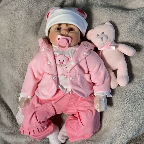 Reborn Style Baby Girl Doll with Pink Teddy Bear & Accessories NEW - Picture 2 of 10